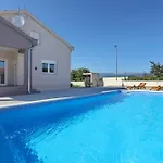 Σπίτι διακοπών Fjaka *
