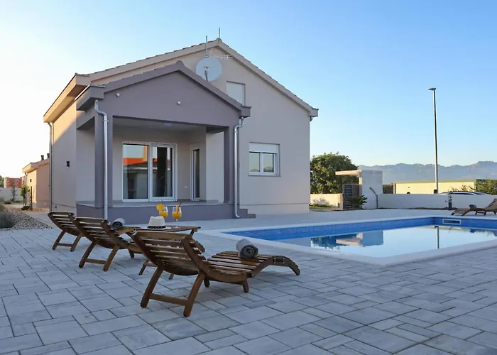 Holiday home Fjaka *