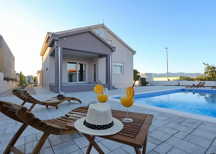 Fjaka Holiday home *