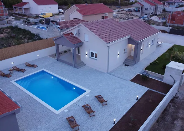 Fjaka Holiday home