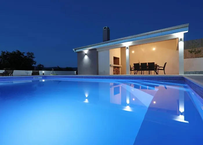 Holiday home Fjaka Pridraga