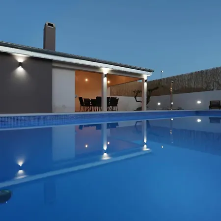 Fjaka Holiday home *